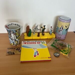 Wizard of Oz Collectors Lot 10 items includes Mug, Book, McDonald’s Toys, etc